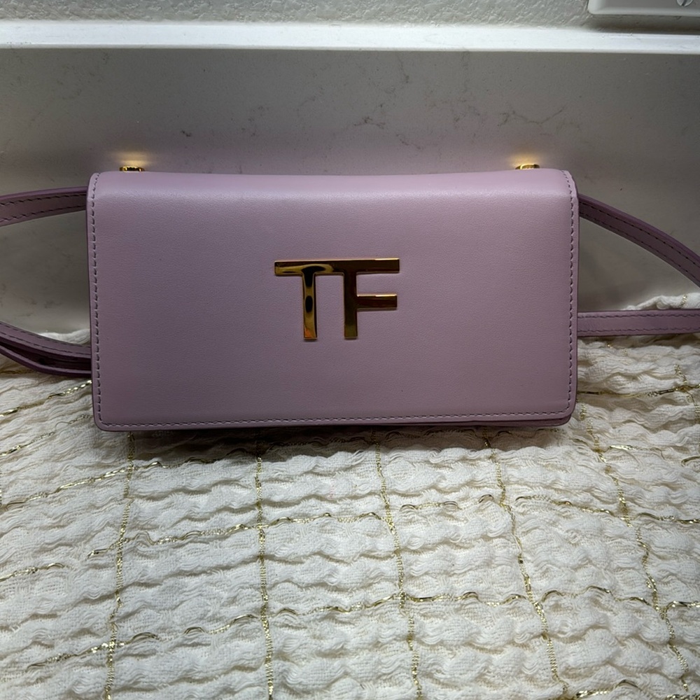 LOGO SMOOTH LEATHER SHOULDER BAG IN HYACINTH